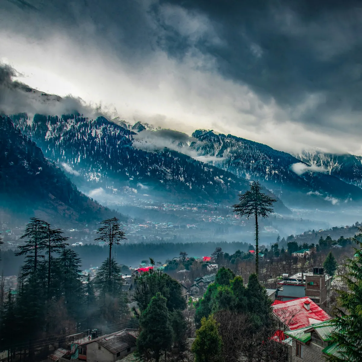 A view of a mountain range in the distance, Manali