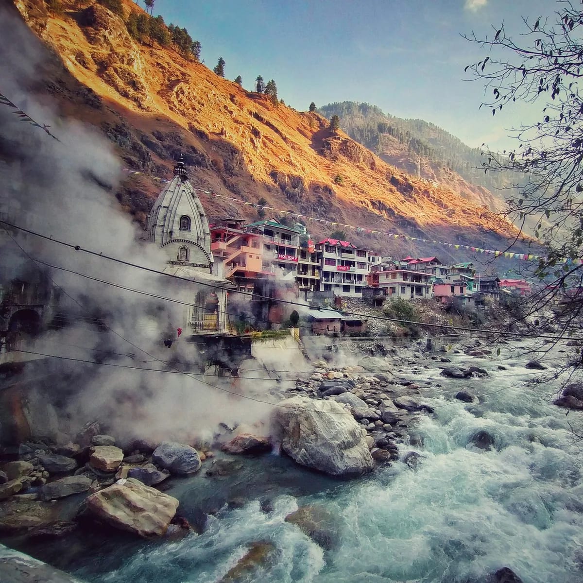 A river running through a town, Kasol